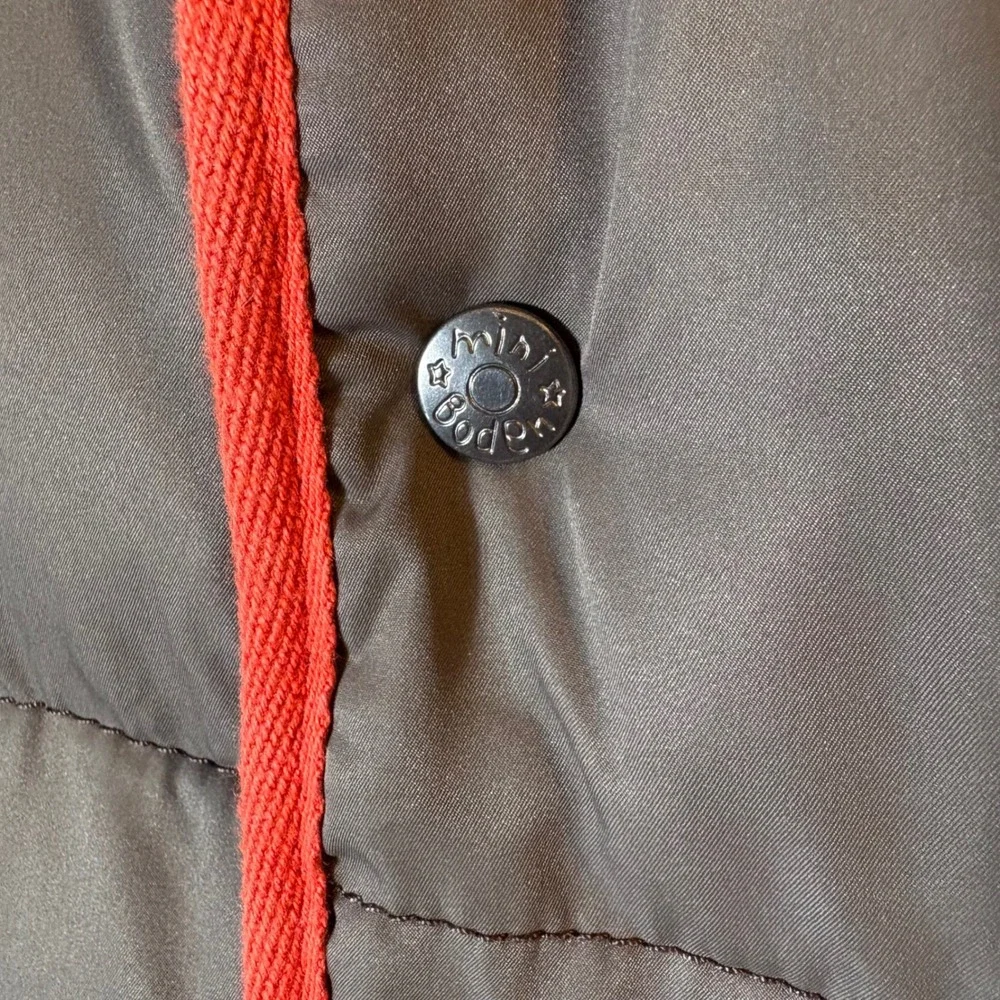 Mini Boden Puffer Vest Taupe Gray with‎ Red Trim Fleece Lined 7-8Y